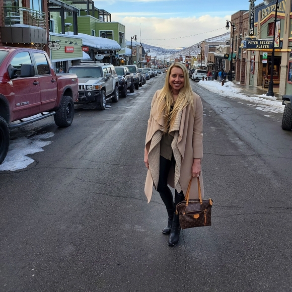 Meet your Posher, Whitney - Picture 4 of 4